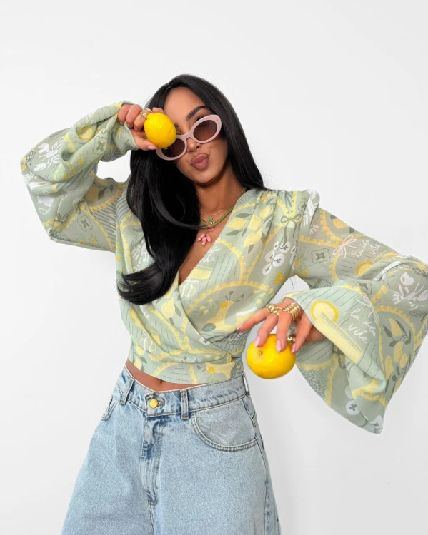 la milla wiązana koszula khaki na lato, koszula  na randkę la milla, la milla bluzka wiązana zielona, la milla zielona bluzka z szerokimi rękawami, la milla bluzka zielona na wiosnę, la milla wiskozowa koszula wiązana oliwka do jeansów