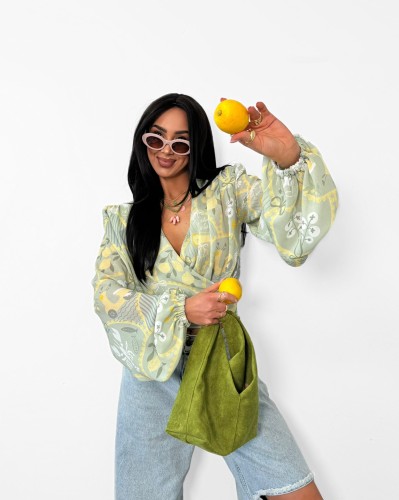 la milla wiązana koszula khaki na lato, koszula  na randkę la milla, la milla bluzka wiązana zielona, la milla zielona bluzka z szerokimi rękawami, la milla bluzka zielona na wiosnę, la milla wiskozowa koszula wiązana oliwka do jeansów