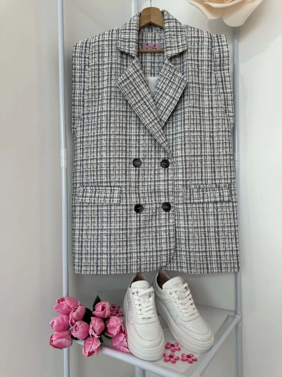 la milla kamizelka granatowa, dłuższa kamizelka granat, wiosenne stylizacje, kamizelka granatowa do jeansów, kamizelka granatowa do spodenek, la milla kamizelka oversize, la milla kamizelka garnitur, la milla kamizelka na komunię