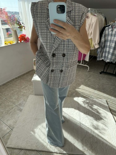 la milla kamizelka granatowa, dłuższa kamizelka granat, wiosenne stylizacje, kamizelka granatowa do jeansów, kamizelka granatowa do spodenek, la milla kamizelka oversize, la milla kamizelka garnitur, la milla kamizelka na komunię