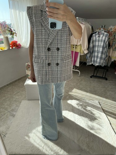 la milla kamizelka granatowa, dłuższa kamizelka granat, wiosenne stylizacje, kamizelka granatowa do jeansów, kamizelka granatowa do spodenek, la milla kamizelka oversize, la milla kamizelka garnitur, la milla kamizelka na komunię