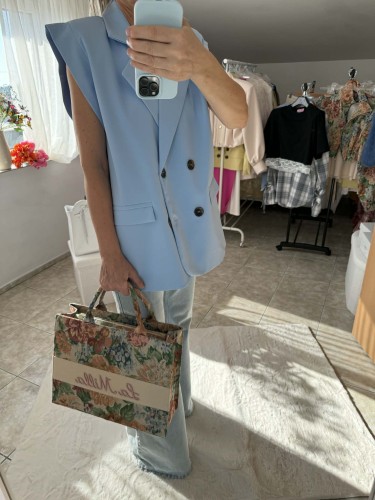 kamizelka la milla, niebieska kamizelka la milla, kamizelka niebieska la milla, dłuższa kamizelka niebieska, wiosenne stylizacje, kamizelka niebieska do jeansów, kamizelka niebieska do spodenek, la milla kamizelka oversize, la milla kamizelka garnitur