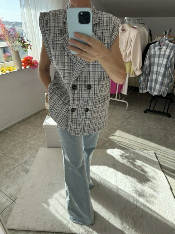 la milla kamizelka granatowa, dłuższa kamizelka granat, wiosenne stylizacje, kamizelka granatowa do jeansów, kamizelka granatowa do spodenek, la milla kamizelka oversize, la milla kamizelka garnitur, la milla kamizelka na komunię