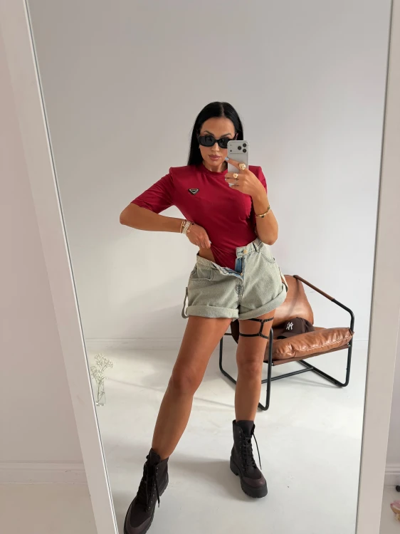 la milla body szminka z okrągłym dekoltem, la milla body bordo z logiem, la milla body szminka, eleganckie bordo body la milla na wiosnę, la milla body do spódniczki, la milla body wiosenne stylizacje