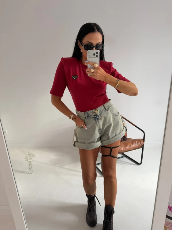 la milla body szminka z okrągłym dekoltem, la milla body bordo z logiem, la milla body szminka, eleganckie bordo body la milla na wiosnę, la milla body do spódniczki, la milla body wiosenne stylizacje