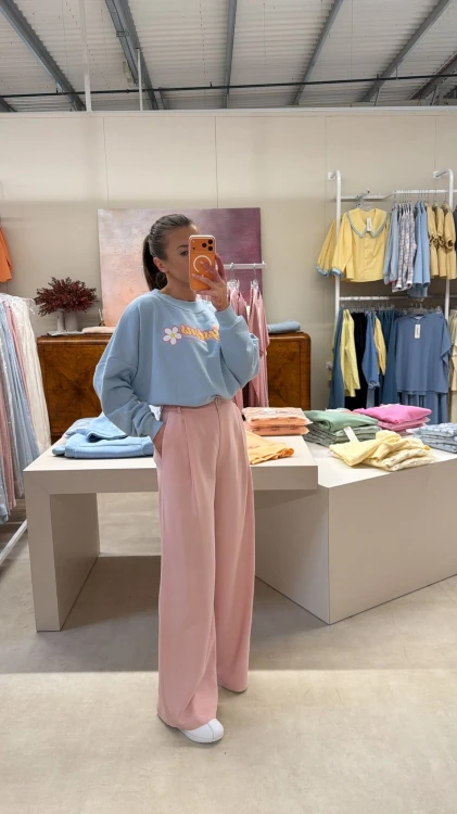 purpura spodnie Celina różowa, purpura spodnie w kant różowe, purpura eleganckie spodnie w kant na wiosnę różowe, purpura spodnie wiskozowe polska produkcja, purpura spodnie proste nogawki różowe