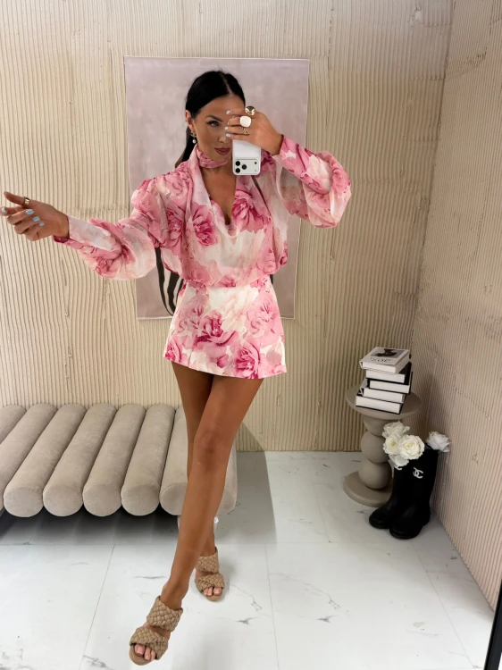 la milla bluzka różowo-biała z wiązaniem przy szyi, la milla koszula różowo-biała z wiązaniem przy szyi, la milla elegancka bluzka koszulowa różowa, la milla bluzka na komunię, la milla koszula na chrzciny, la milla komplet