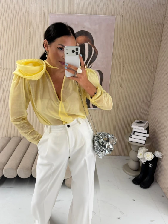 la milla bluzka z różą, la milla elegancka bluzka żółta z różą, la milla wiskozowa bluzka z różą żółta, la milla bluzka mgiełka, la milla elegancka bluzka na komunię, la milla koszula z różą żółta, la milla bluzka żółta na komunię