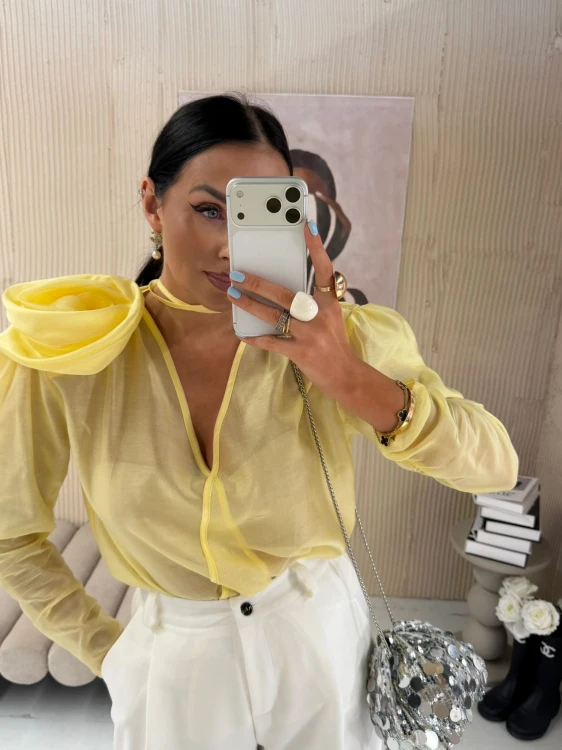 la milla bluzka z różą, la milla elegancka bluzka żółta z różą, la milla wiskozowa bluzka z różą żółta, la milla bluzka mgiełka, la milla elegancka bluzka na komunię, la milla koszula z różą żółta, la milla bluzka żółta na komunię