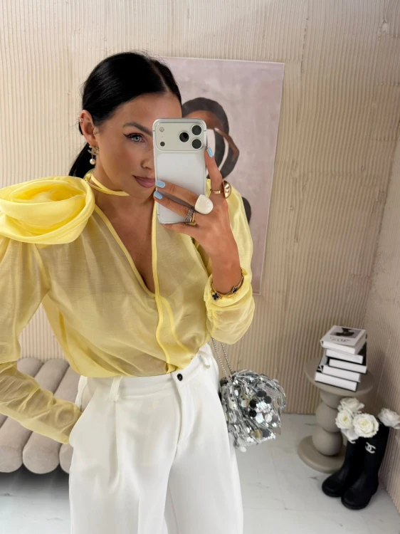 la milla bluzka z różą, la milla elegancka bluzka żółta z różą, la milla wiskozowa bluzka z różą żółta, la milla bluzka mgiełka, la milla elegancka bluzka na komunię, la milla koszula z różą żółta, la milla bluzka żółta na komunię