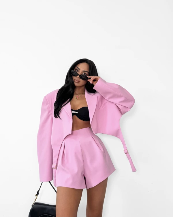 la milla spodenki motylki różowe, la milla różowe spodenki motylki, la milla szorty motylki różowe, la milla szorty z zakładkami różowe, la milla spodenki z zakładkami różowe, spodenki na wiosnę la milla