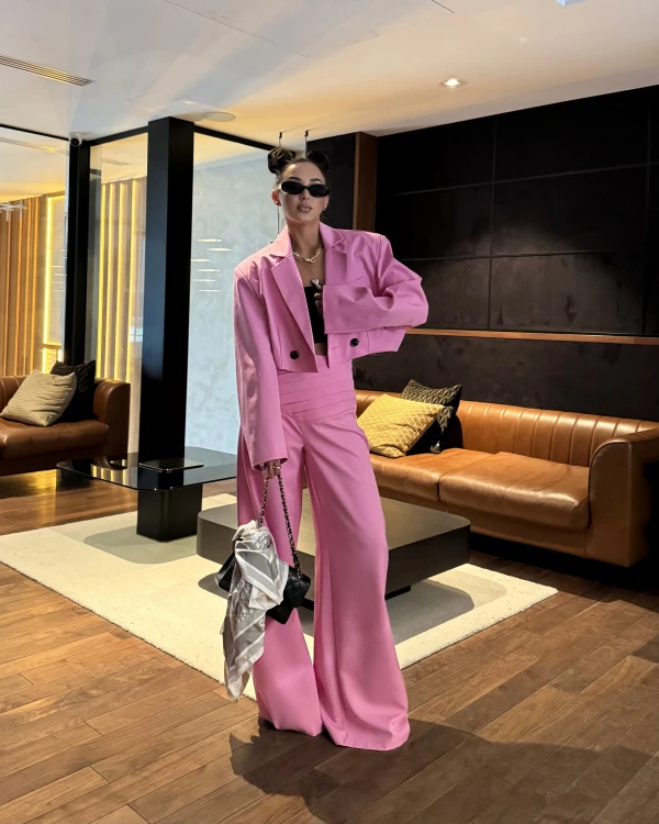 la milla spodnie różowe, la milla spodnie różowe bandaż pas, la milla spodnie szerokie w kant, la milla spodnie szeroka nogawka, la milla spodnie eleganckie, la milla spodnie prosta nogawka, la mila spodnie na komunię, garnitur la milla