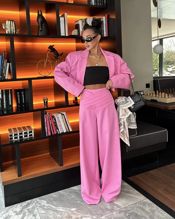 la milla spodnie różowe, la milla spodnie różowe bandaż pas, la milla spodnie szerokie w kant, la milla spodnie szeroka nogawka, la milla spodnie eleganckie, la milla spodnie prosta nogawka, la mila spodnie na komunię, garnitur la milla