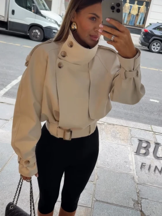 emo komplet buch beżowy, emo kurtka buch z wysoką stójką, emo kurtka i spodnie buch beżowe, emo bojówki beżowe, emo komplet buch beżówy na wiosnę, emo kurtka premium bezowa na wiosnę