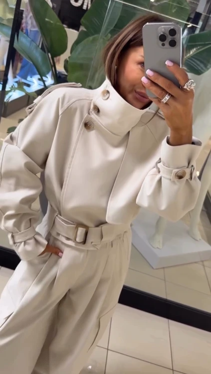 emo komplet buch beżowy, emo kurtka buch z wysoką stójką, emo kurtka i spodnie buch beżowe, emo bojówki beżowe, emo komplet buch beżówy na wiosnę, emo kurtka premium bezowa na wiosnę