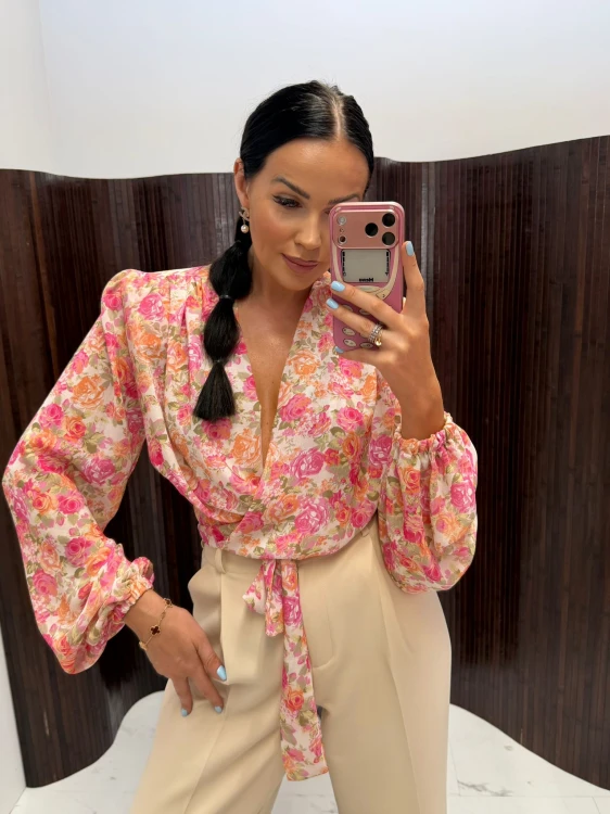 la milla wiązana koszula w kwiaty na wiosnę, koszula  na randkę la milla, la milla bluzka wiązana kwiaty, la milla kwiaty bluzka z szerokimi rękawami, la milla bluzka w kwiaty na wiosnę, la milla wiskozowa koszula wiązana kwiaty do jeansów