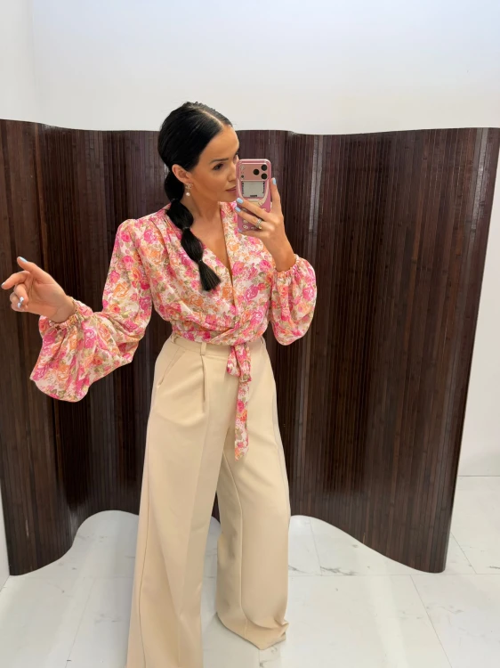 la milla wiązana koszula w kwiaty na wiosnę, koszula  na randkę la milla, la milla bluzka wiązana kwiaty, la milla kwiaty bluzka z szerokimi rękawami, la milla bluzka w kwiaty na wiosnę, la milla wiskozowa koszula wiązana kwiaty do jeansów