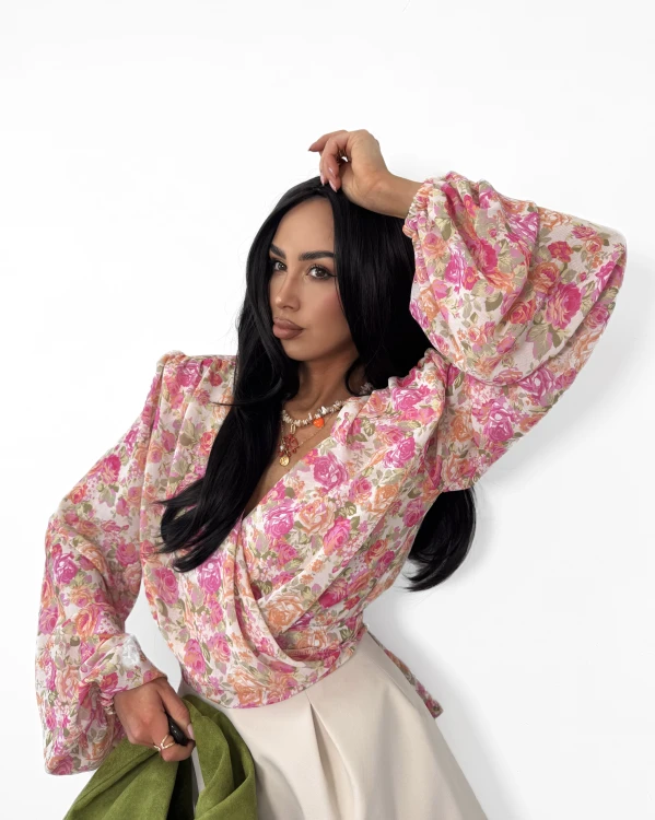 la milla wiązana koszula w kwiaty na wiosnę, koszula  na randkę la milla, la milla bluzka wiązana kwiaty, la milla kwiaty bluzka z szerokimi rękawami, la milla bluzka w kwiaty na wiosnę, la milla wiskozowa koszula wiązana kwiaty do jeansów