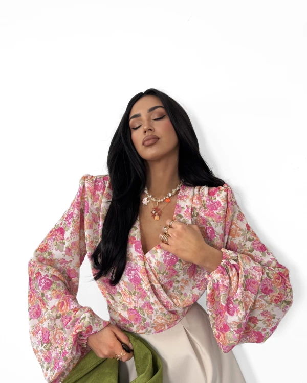 la milla wiązana koszula w kwiaty na wiosnę, koszula  na randkę la milla, la milla bluzka wiązana kwiaty, la milla kwiaty bluzka z szerokimi rękawami, la milla bluzka w kwiaty na wiosnę, la milla wiskozowa koszula wiązana kwiaty do jeansów