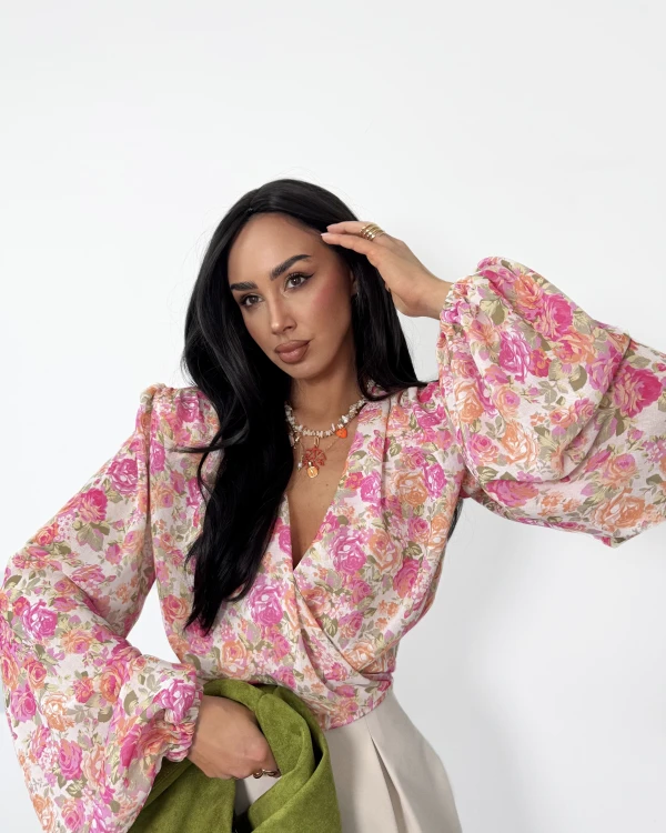 la milla wiązana koszula w kwiaty na wiosnę, koszula  na randkę la milla, la milla bluzka wiązana kwiaty, la milla kwiaty bluzka z szerokimi rękawami, la milla bluzka w kwiaty na wiosnę, la milla wiskozowa koszula wiązana kwiaty do jeansów