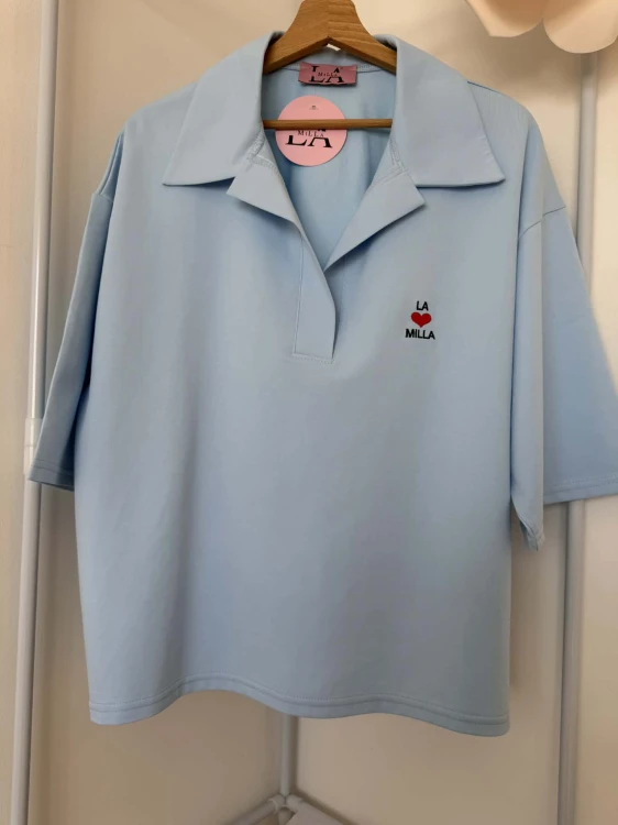 la milla bluza polo błękitna, la milla bluza polo błękitna, la milla bluza z krótkim rękawem błękitna, la milla bluza błękitna kołnierzykiem, la milla bluzka polo, la milla bluzka błękitna na wiosnę
