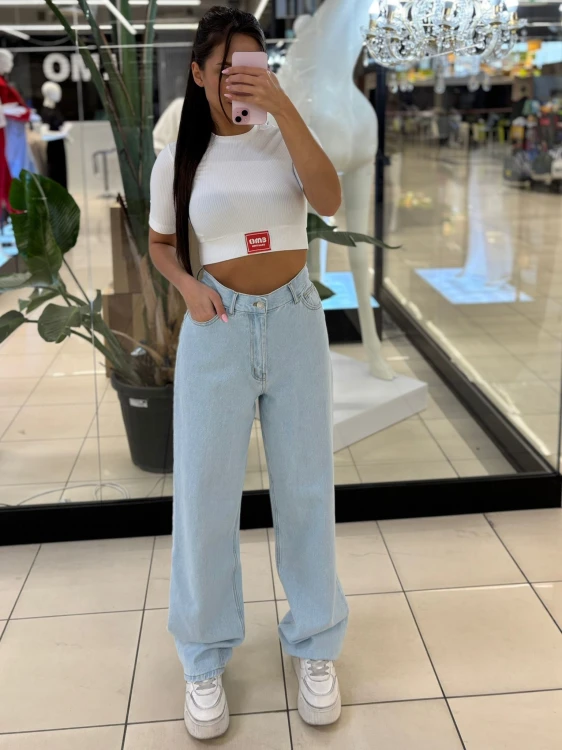 Emo niebieskie jeansy klasyczne, emo jeansy z prostą nogawką, emo jeansy z szeroką nogawką na wiosnę, emo jeansy klasyczne, emo niebieskie jeansy