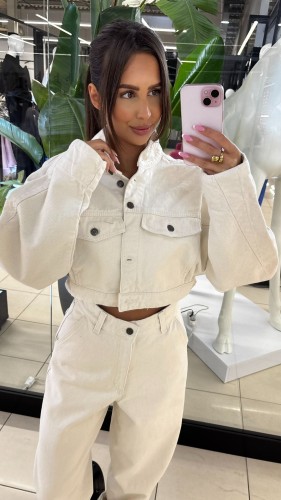 emo krótka kurtka jeansowa beżowa na wiosnę, emo dżinsowa kurtka beżowa, emo beż kurtka denim na wiosnę, emo komplet jeansowy beżowy na wiosnę, emo denim komplet beżowy, krótka kurtka jeansowa beżowa polski producent emo, kurtka jeansowa vintage