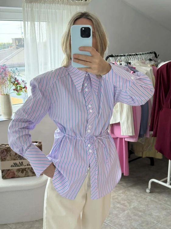 Emo koszula big boss, emo elegancka bluzka big boss w paski, emo koszula big boss różowa w błękitne paski, emo elegancka koszula big boss, emo koszula na guziki w paski, emo koszula big boss na wiosnę