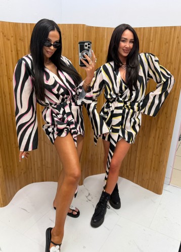 la milla sukienka kimono zebra z różem, la milla sukienka elegancka biało-czarna z różem, la milla zebra sukienka wiązana, la milla sukienka kimono na lato, la milla sukienka zebra na chrzciny, la milla elegancka sukienka kimono na wiosnę