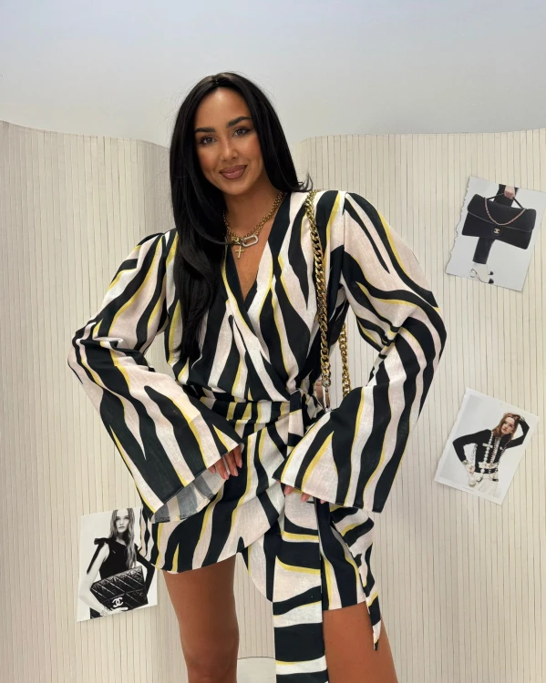 la milla sukienka kimono zebra z żółtym, la milla sukienka elegancka biało-czarna z żółtym, la milla zebra sukienka wiązana, la milla sukienka kimono na lato, la milla sukienka zebra na chrzciny, la milla elegancka sukienka kimono na wiosnę