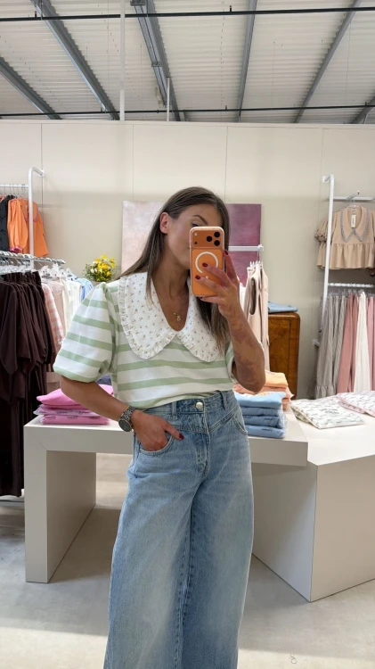 purpura bluza Julka w pasy z kołnierzykiem, purpura bluza w pasy zielone z kołnierzykiem, bluza vintage, bluza z krótkim rękawem na wiosnę, bluza damska do jeansów, bluza z kołnierzykiem w zielone pasy, bluza damska w zielone pasy purpura