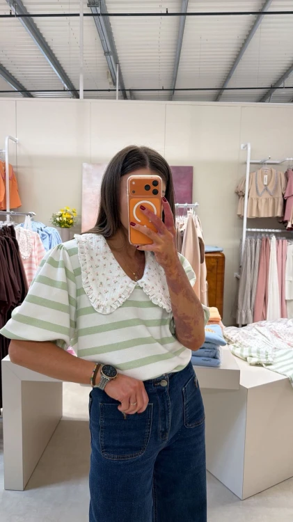 purpura bluza Julka w pasy z kołnierzykiem, purpura bluza w pasy zielone z kołnierzykiem, bluza vintage, bluza z krótkim rękawem na wiosnę, bluza damska do jeansów, bluza z kołnierzykiem w zielone pasy, bluza damska w zielone pasy purpura