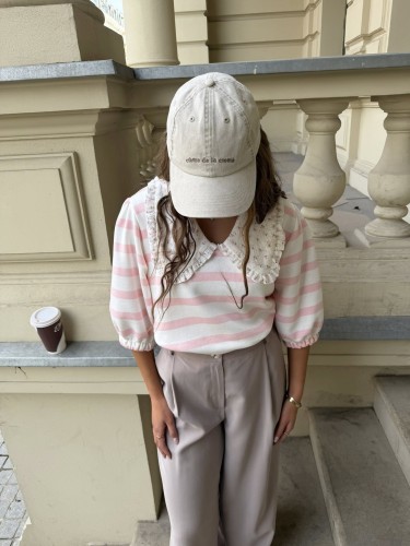 purpura bluza Julka w pasy z kołnierzykiem, purpura bluza w pasy różówe z kołnierzykiem, bluza vintage, bluza z krótkim rękawem na wiosnę, bluza damska do jeansów, bluza z kołnierzykiem w różowe pasy, bluza damska w różowe pasy purpura