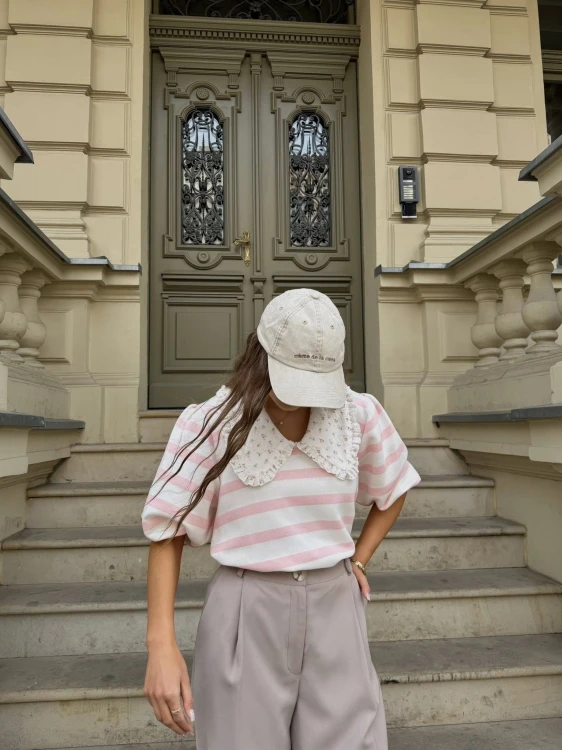 purpura bluza Julka w pasy z kołnierzykiem, purpura bluza w pasy różówe z kołnierzykiem, bluza vintage, bluza z krótkim rękawem na wiosnę, bluza damska do jeansów, bluza z kołnierzykiem w różowe pasy, bluza damska w różowe pasy purpura