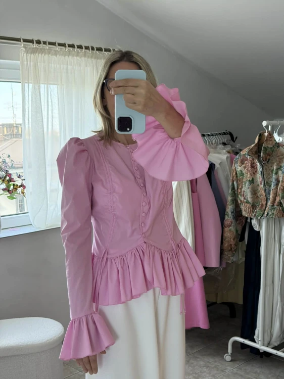 Emo koszula różowa, emo koszula z falbanami różowa, emo koszula z wiązaniami, elegancka koszula różowa emo, emo różowa koszula na wiosnę