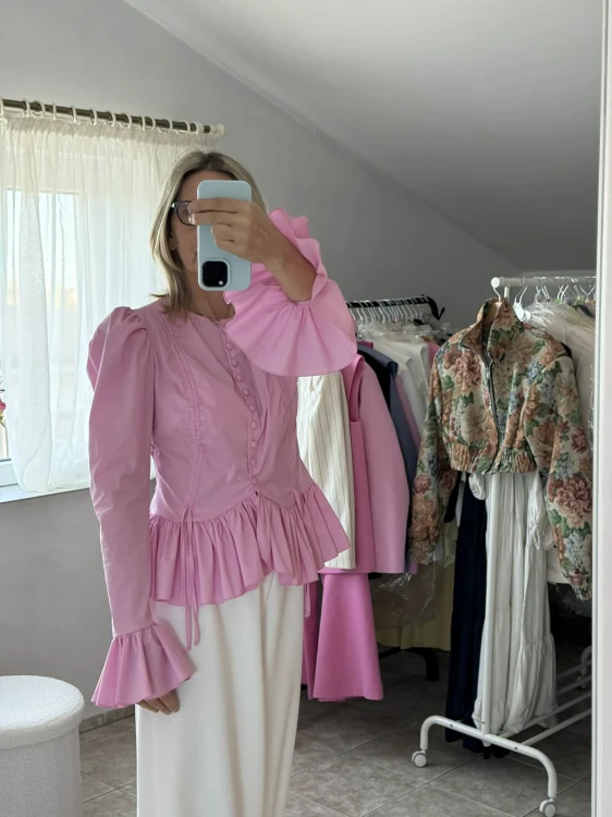 Emo koszula różowa, emo koszula z falbanami różowa, emo koszula z wiązaniami, elegancka koszula różowa emo, emo różowa koszula na wiosnę