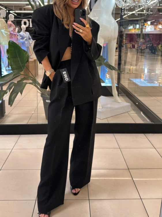 emo eleganckie spodnie w kant czarne, emo spodnie w kant czarne na komunię, emo eleganckie spodnie w kant na chrzciny, eleganckie czarne spodnie w kant na wiosnę