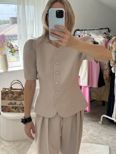 Emo marynarka touch beżowa, emo elegancka marynarka taliowana na komunię, emo marynarka touch na chrzciny, emo touch marynarka beżowa, emo elegancka marynarka premium na wiosnę, elegancka marynarka premium polska produkcja