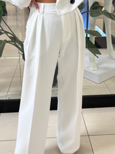 emo eleganckie spodnie w kant śmietankowe, emo spodnie w kant biełe na komunię, emo eleganckie spodnie w kant na chrzciny, eleganckie białe spodnie w kant na wiosnę