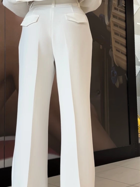 emo eleganckie spodnie w kant śmietankowe, emo spodnie w kant biełe na komunię, emo eleganckie spodnie w kant na chrzciny, eleganckie białe spodnie w kant na wiosnę