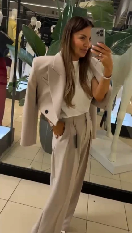 Emo marynarka Stella beżowa, emo elegancka krótka marynarka beżowa na komunię, emo krótka marynarka Stella na chrzciny, emo stella marynarka krótka fango, emo elegancka marynarka premium na wiosnę, elegancka marynarka premium polska produkcja