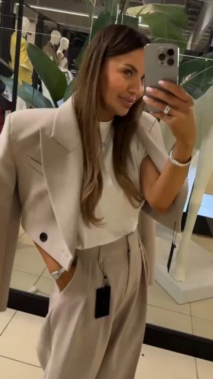 Emo marynarka Stella beżowa, emo elegancka krótka marynarka beżowa na komunię, emo krótka marynarka Stella na chrzciny, emo stella marynarka krótka fango, emo elegancka marynarka premium na wiosnę, elegancka marynarka premium polska produkcja
