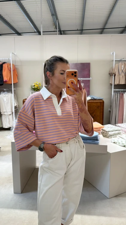 bluza berta purpura, bluza berta w paski z kołnierzykiem purpura, bluza z kołnierzykiem na wiosnę, bluza damska polo, bluza z kołnierzykiem do jeansów, bluza dresowa w paski na wiosnę do jeansów