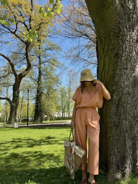 purpura komplet lniany lena brzoskwiniowy, purpura lniany komplet Lena brzoskwiniowy, purpura komplet lniany na wiosnę,  purpura brzoskwinowy komplet lniany na lato, purpura komplet len bluzka, purpura spodnie kuloty brzoskwiniowe