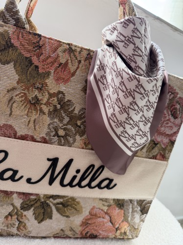 la milla mała brązowa chusta trójkątna, la milla mała brązowa apaszka trójkątna, la milla mała apaszka trójkątna brązowa, la milla mała chusta z logo
