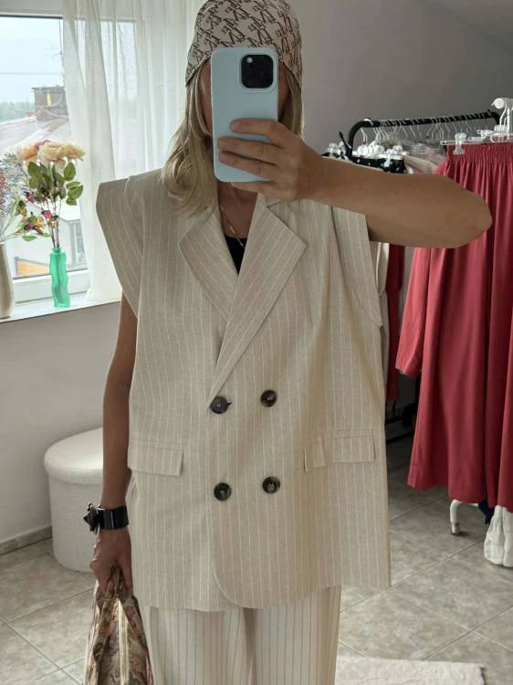 la-milla-kamizelka-beżowa-w-paski-la-milla-kamizelka-w-paski-beżowa-la-milla-elegancka-beżowa-kamizelka-la-milla-elegancka-kamizelka-na-lato-beżowa-w-paski-la-milla-kamizelka-dwurzędowa-la-milla-garnitur-beżowy-w-paski-5.jpg