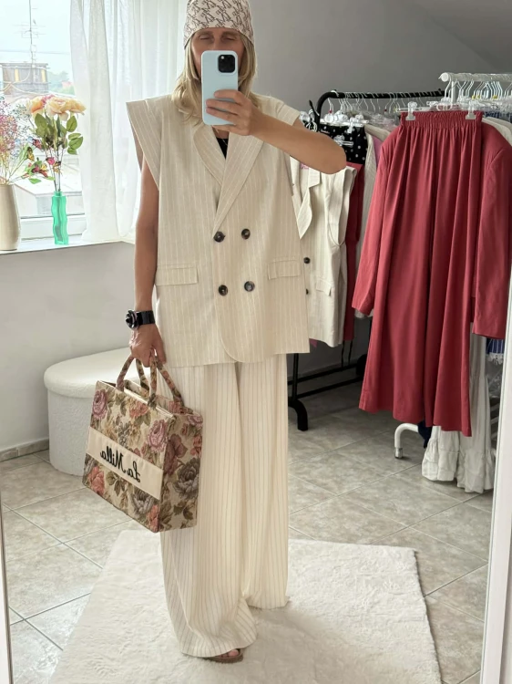 la-milla-spodnie-beżowe-w-paski-la-milla-spodnie-w-paski-beżowe-la-milla-eleganckie-beżowe-spodnie-la-milla-eleganckie-spodnie-na-lato-beżowe-w-paski-la-milla-spodnie-w-kant-la-milla-garnitur-beżowy-w-paski-2.jpg