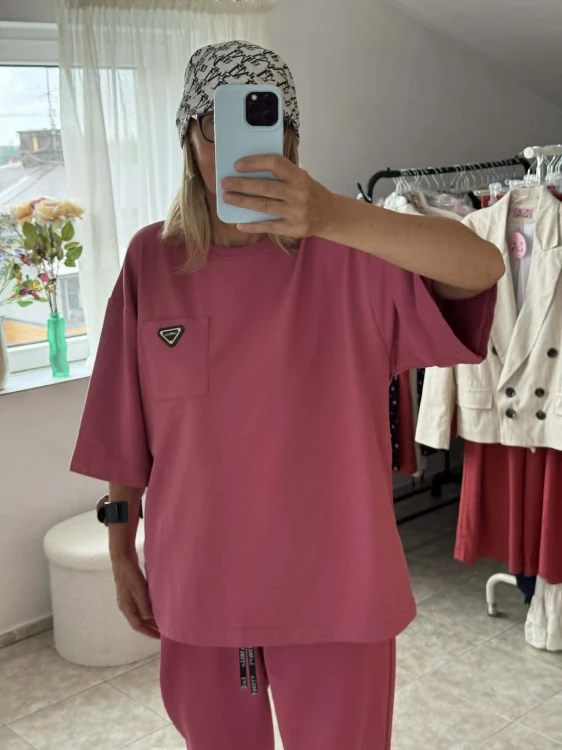 la-milla-tshirt-szminka-la-milla-bluzka-szminka-la-milla-tshirt-z-blaszką-szminka-la-milla-tshirt-w-kolorze-szminki-la-milla-tshirt-na-lato-la-milla-tshirt-krótkim-rękawem-na-lato-4.jpg