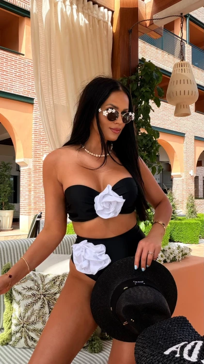 la-milla-bikini-czarne-z-białym-kwiatem-la-milla-czarne-bikini-z-kwiatem-la-milla-czarny-strój-kąpielowy-z-białym-kwiatem-la-milla-czarny-strój-dwuczęściowy-la-milla-czarne-bikini-na-lato-2.jpg