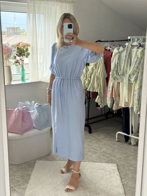 terrastyll-wiskozowa-sukienka-błękitna-terrastyll-elegancka-błękitna-sukienka-na-wesele-elegancka-sukienka-na-chrzciny-polska-produkcja-elegancka-sukienka-wiskozowa-na-lato-sukienka-z-rozcięciem-na-nodze-3.jpeg